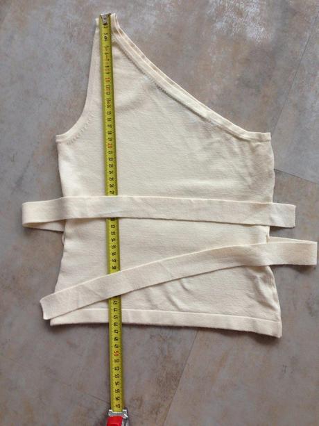 Sexy byznys elastický top asymetrie bílá vel.36,s, 36