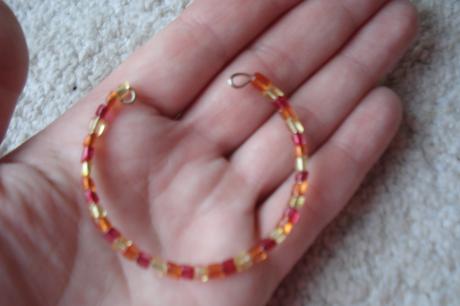 Náramek z korálků,