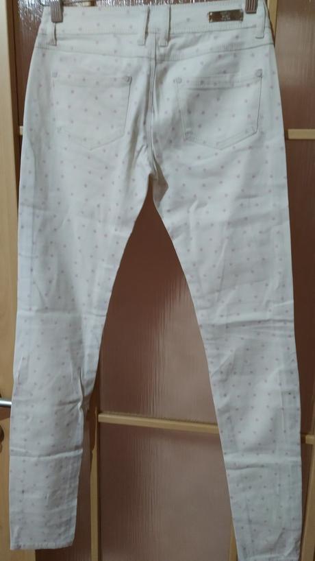 Letní srdíčkové džíny, 38
