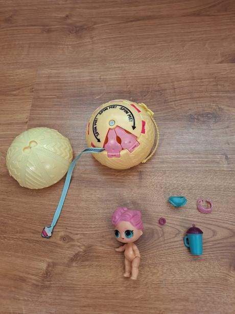 Panenka lol surprise s příslušenstvím, 