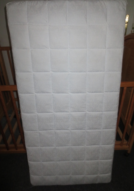 Postýlka dřevěná s matrací 120x60cm, boční výsuv, šířka (cm): 60,délka (cm): 120