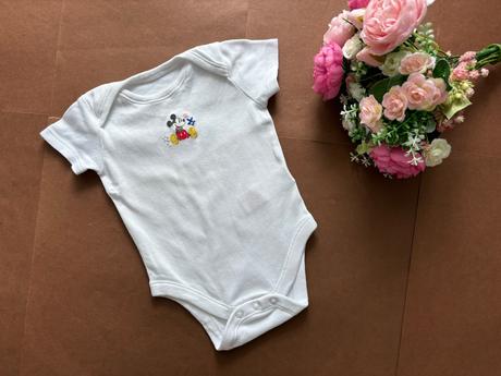 Body bílé mikie - v.6/9 měs, disney,74