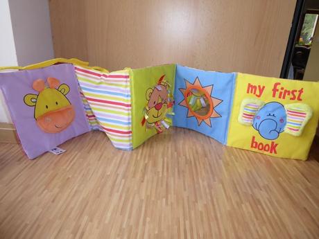 Látková knížka na postýlku pro miminko, 