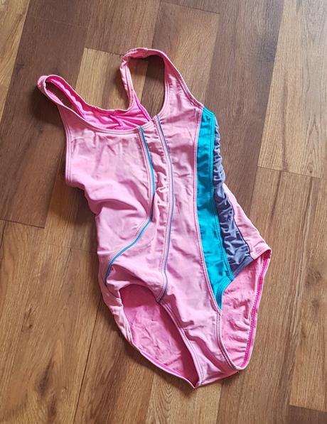 Dívčí plavky, 116