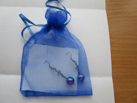 Pěkné visicí náušnice, perleťové fialovomodré,