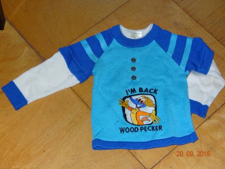 Modorobílý svetr, 86