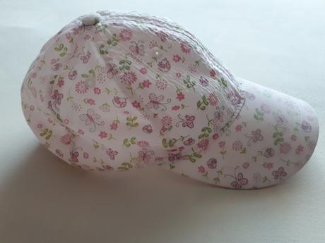 Dětská kšiltovka, bílá s kytičkama a motýlkama, 104