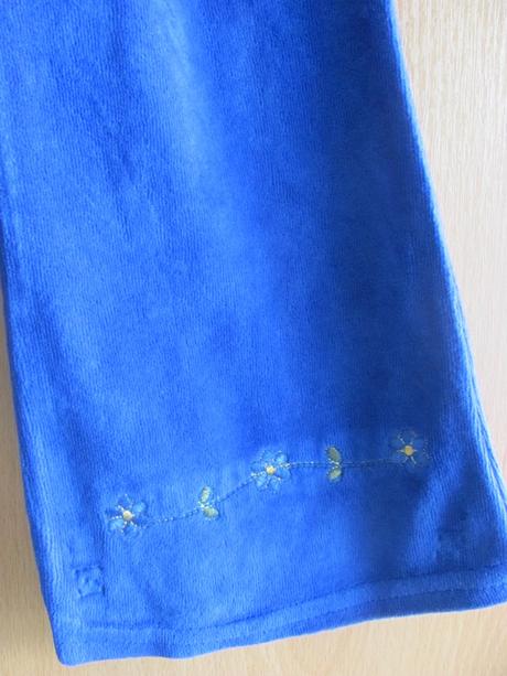 Modré sametové kalhoty, 122