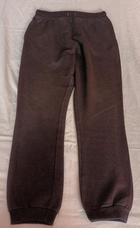 Černé tepláky, kik,158