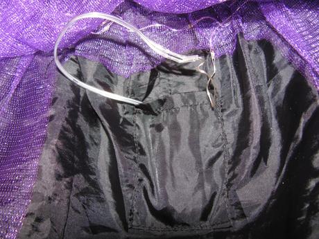 Karnevalový kostým-krásná malá čarodějka, 