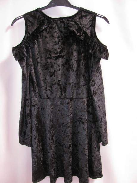 Velurové černé elastické šaty s dlouhým rukávem, 152