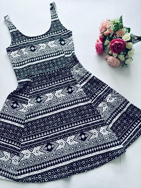 Ob/ šaty černobílé - v.cca 7/8 let, 128