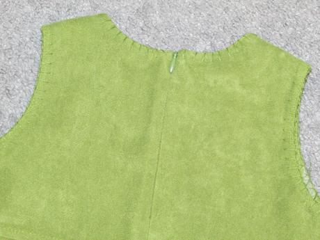 Sametové šaty, 104