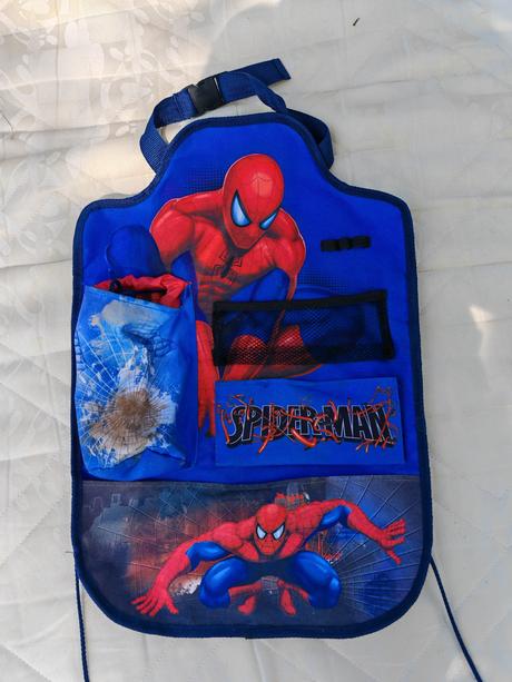 Kapsář na zadní stranu sedadla v autě., 