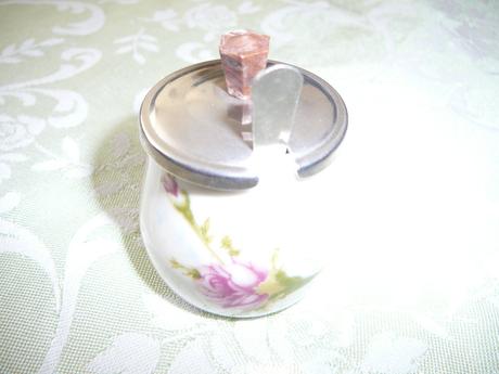 Malá dóza se lžičkou, 