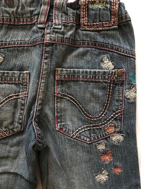 Džíny s motýlky, next,104