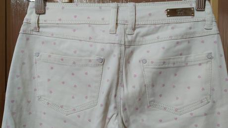 Letní srdíčkové džíny, 38