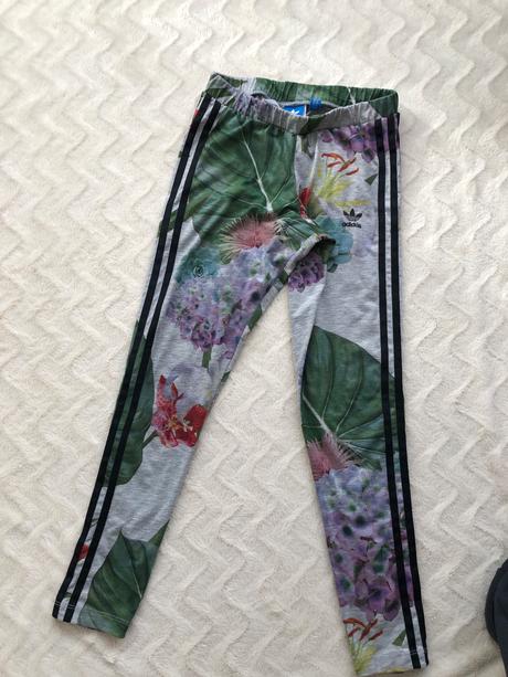 Adidas 34 sede leginy s květovaným vzorem, adidas,34
