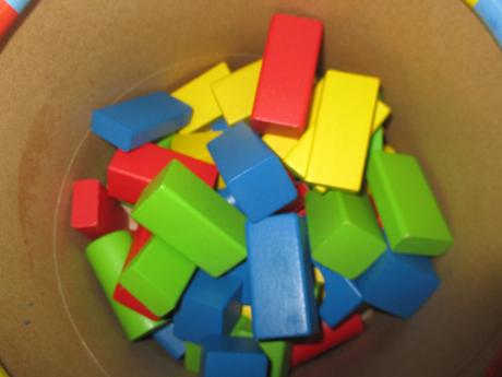 Kyblík s kostkami zn. woody, 