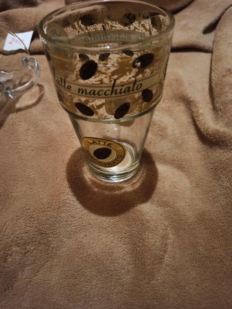 3x vyšší sklenice na kávu,
