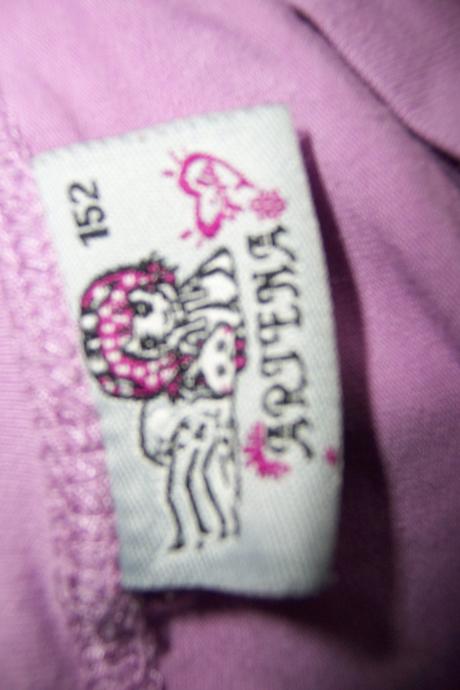 Fialové tričko s baletkou, 152