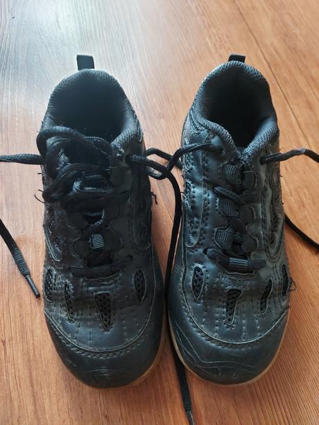 Sportovní sálová obuv, 28