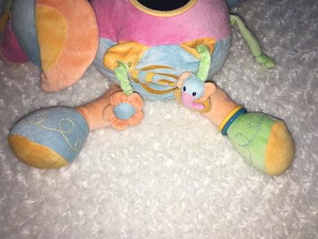 Slon s aktivitami nattou, 