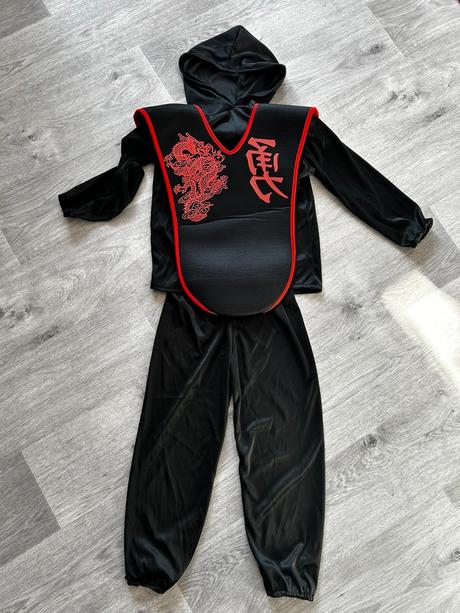 Prodám kostým ninja vel. 104, 