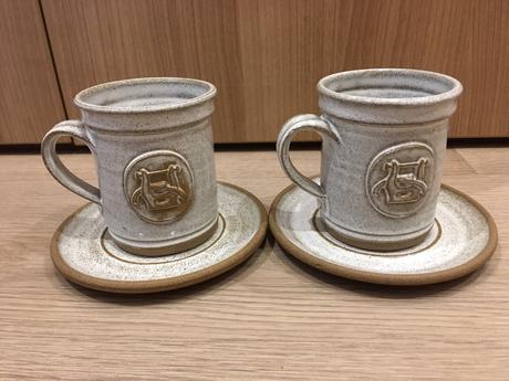 Hrnečky s talířky (2+2 ks),