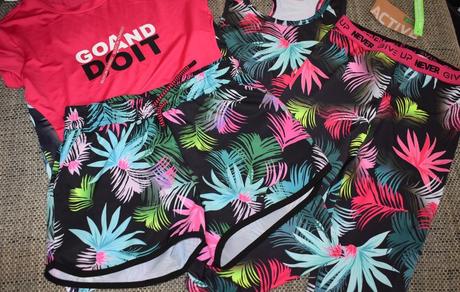 Sportovní komplet coccodrillo s kytičkami, 158/164, coccodrillo,158