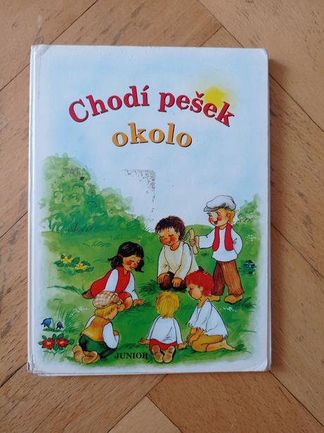 Kniha, leporelo - chodí pešek okolo,