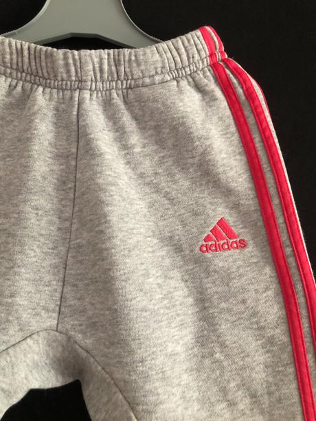 Šedé tepláky s tkaničkou, adidas,98