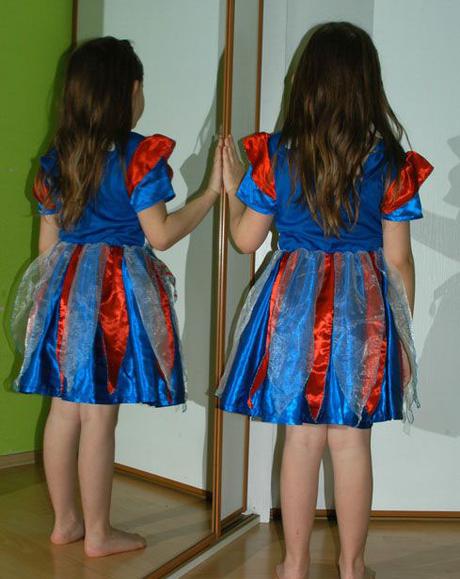 Karnevalové šaty hello kitty,