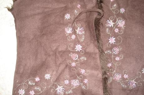 Chlupatá vestička, 122