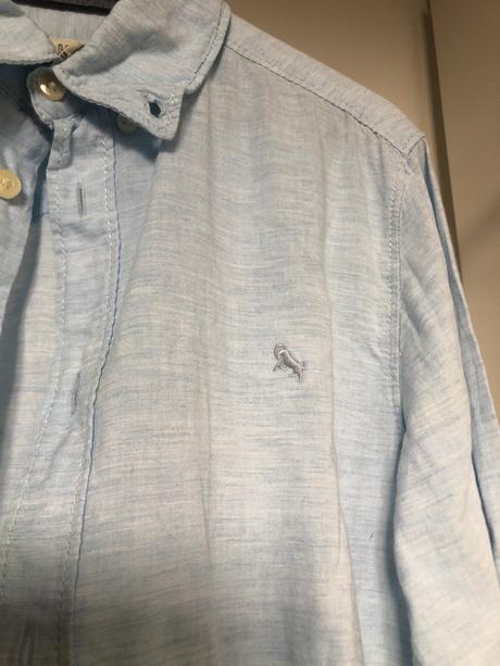 Bledě modrá košile, 158