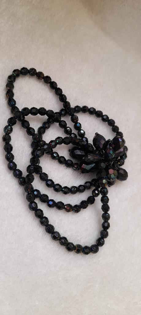 Korálkový elastický náramek s kytičkou, orsay