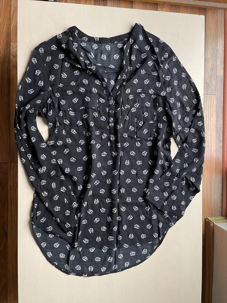 Košile s lebkou, vel není uvedena cca s-m, měřte, m