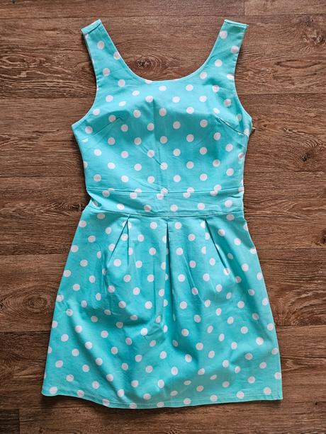 Krásné šaty s puntíky vel. xs, xs
