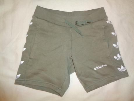 Khaki bavlněné šortky adidas 5/6 let, adidas,116