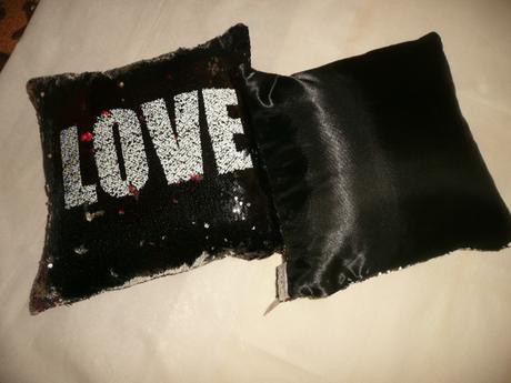 Polštář otáčecí obracecí flitry srdce love, 