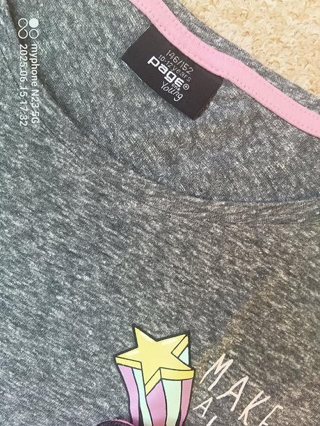 Crop-top zn."page one young" vel."146-152", 146