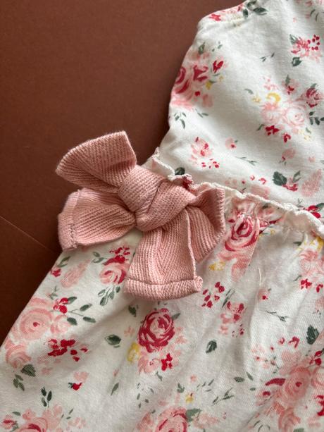 Ob/ šaty smetanové s růžemi zn. tu - v.5/6 let, tu,116