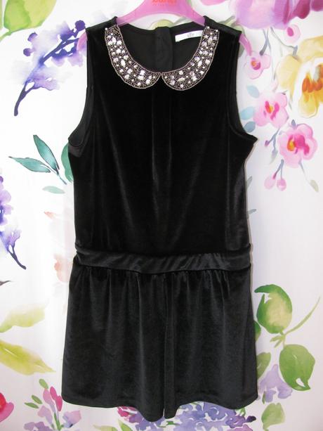 Sváteční černý velurový kraťasový overal, marks & spencer,146