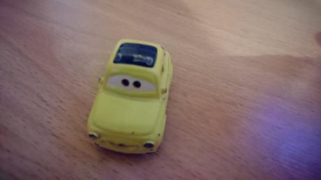 Autíčko luigiz rodinného filmu auta,