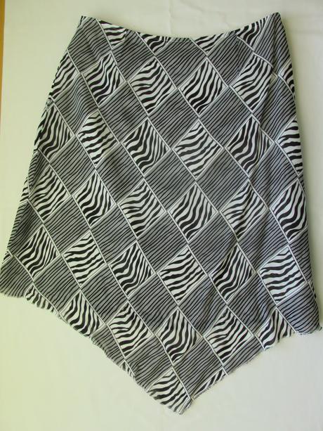 Sukně černo-bílá, 40