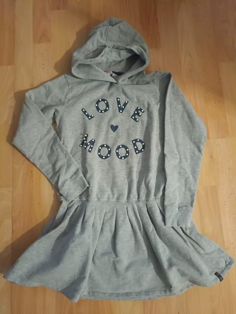 Teplákové šaty, 152