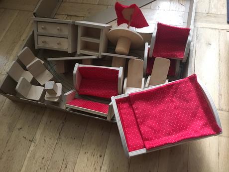 Dřevěný nábytek pro panenky, 