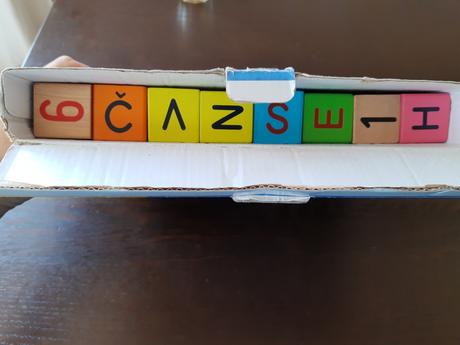 Dřevěné kostky s písmeny, 