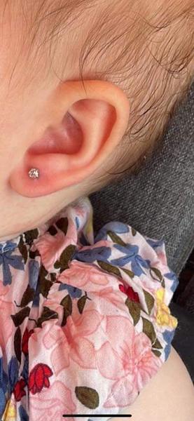 Co dělat s náušnicemi nastřelenými příliš vysoko?