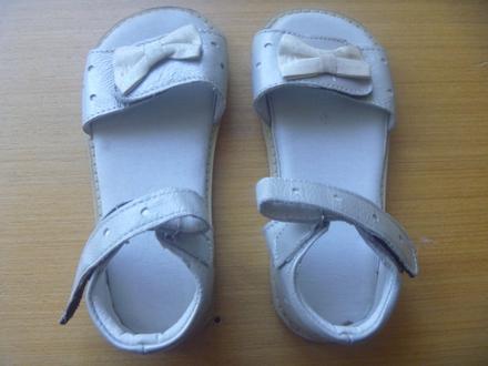 Stříbrné barefoot sandálky s mašličkou vel. 31, 31